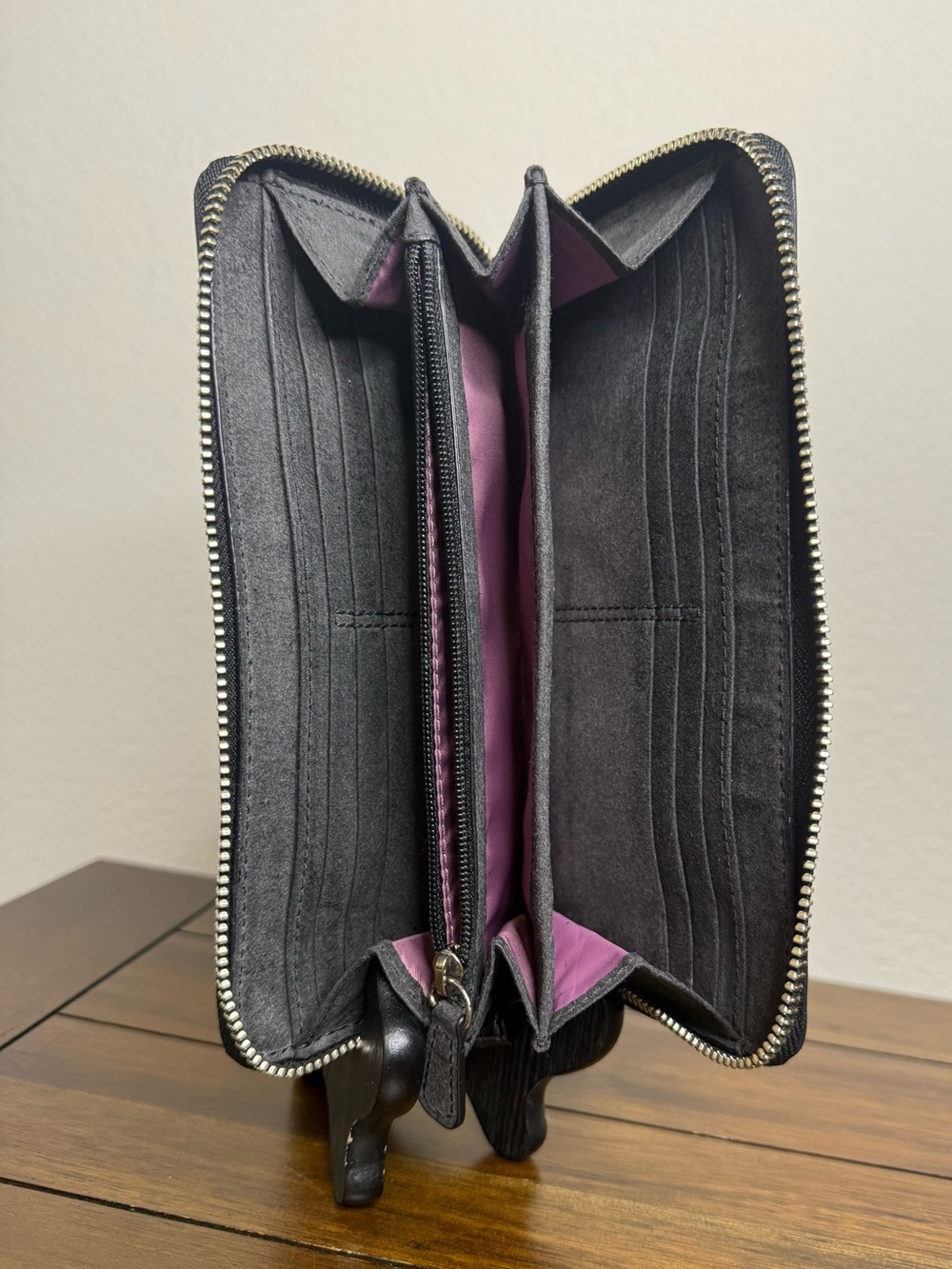 Coach wallet. Black leather with patent leather accent - Picture 6 of 6